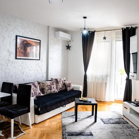 Ferienwohnung Apartman Black Star Novi Sad Exterior foto