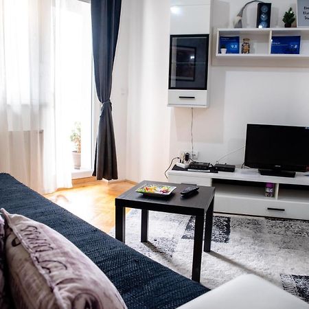 Ferienwohnung Apartman Black Star Novi Sad Exterior foto
