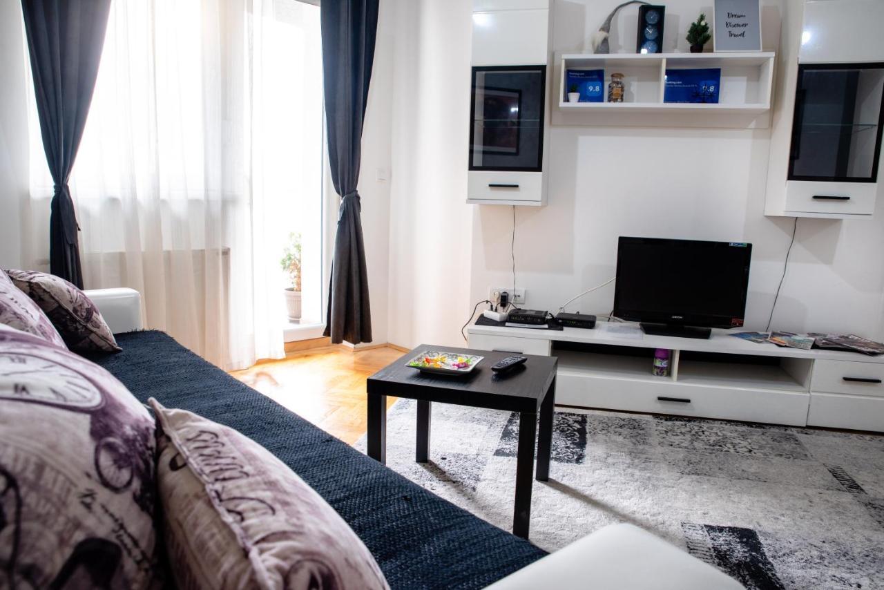 Ferienwohnung Apartman Black Star Novi Sad Exterior foto