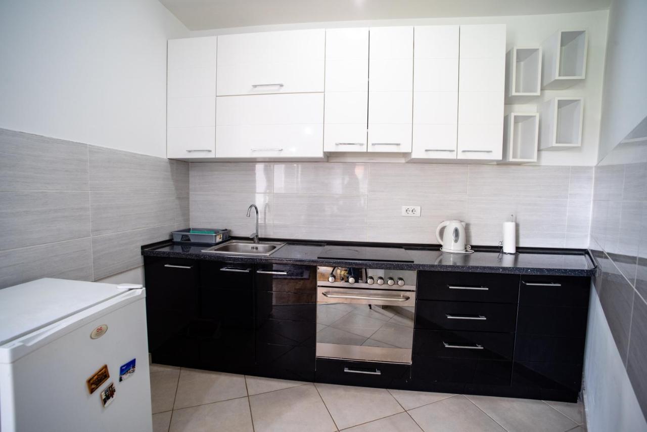 Ferienwohnung Apartman Black Star Novi Sad Exterior foto
