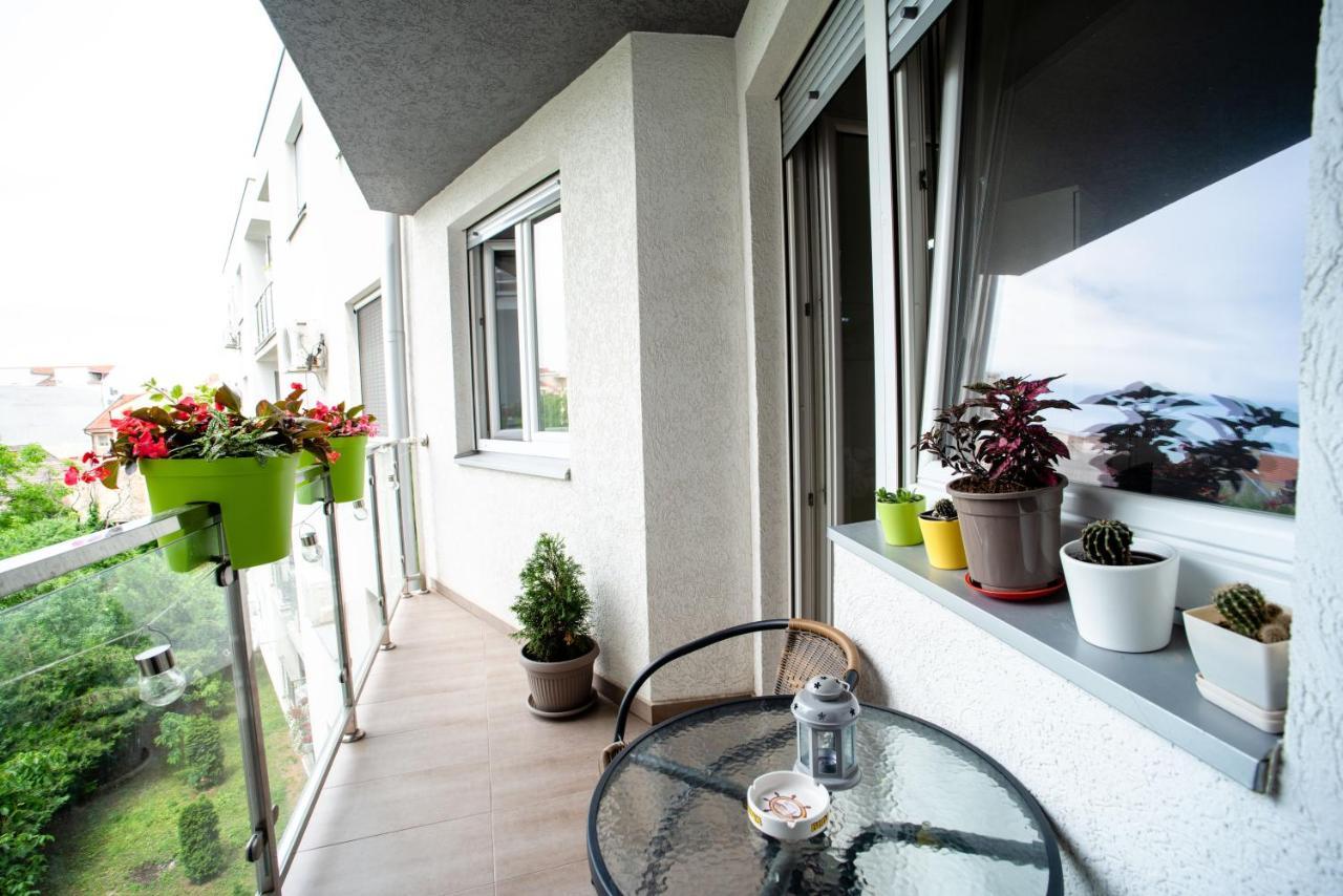 Ferienwohnung Apartman Black Star Novi Sad Exterior foto